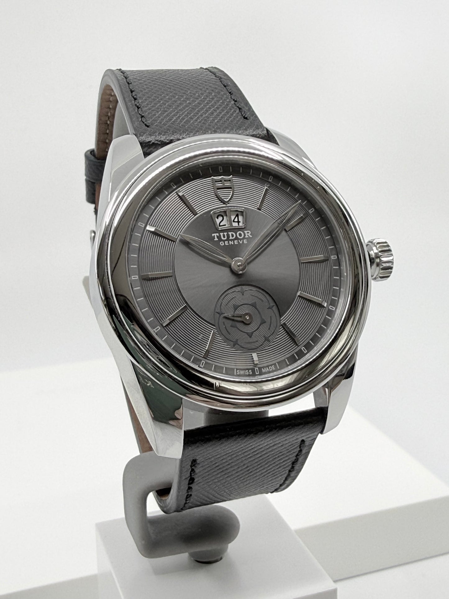 Tudor Glamour Double Date