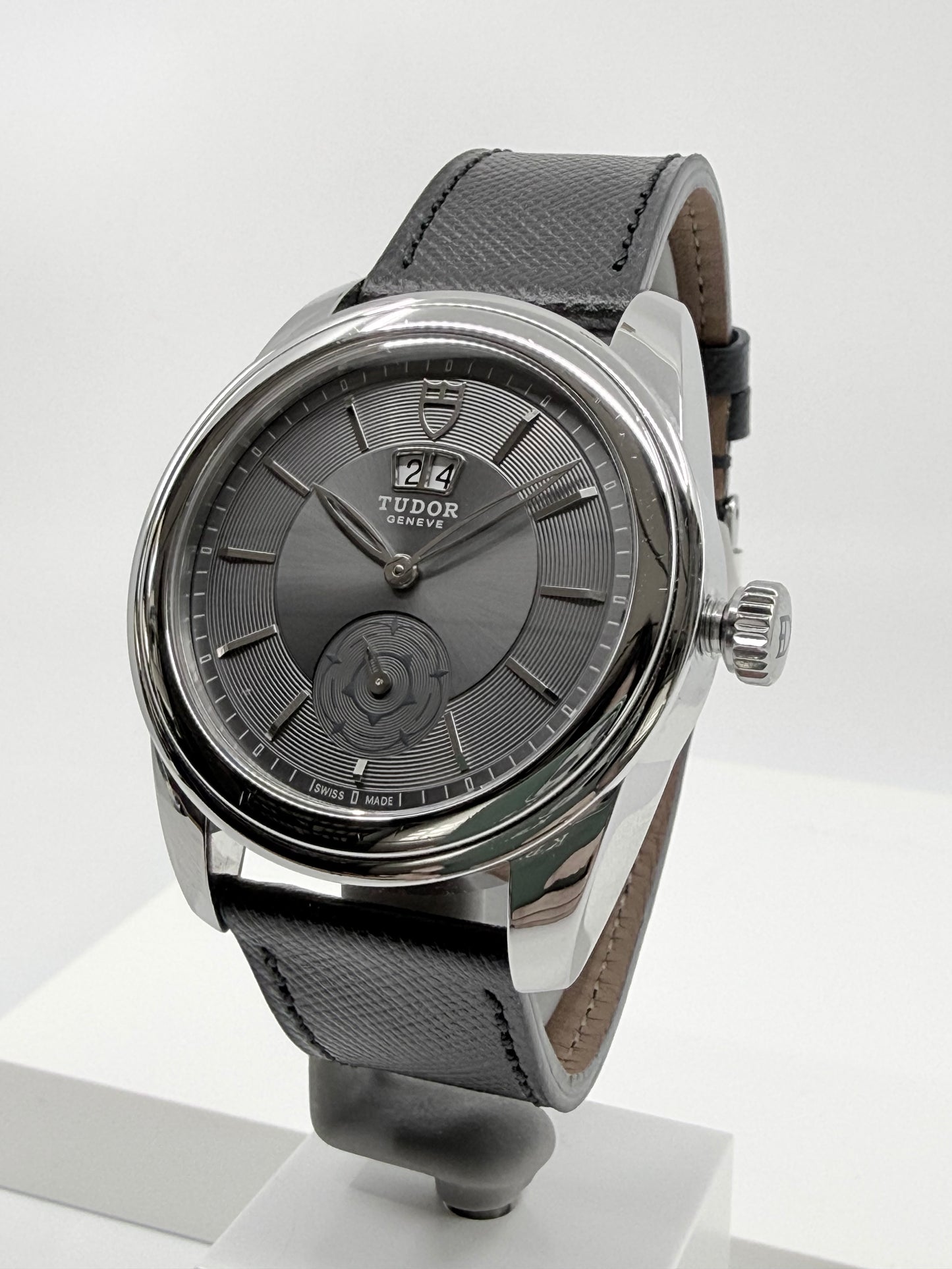 Tudor Glamour Double Date